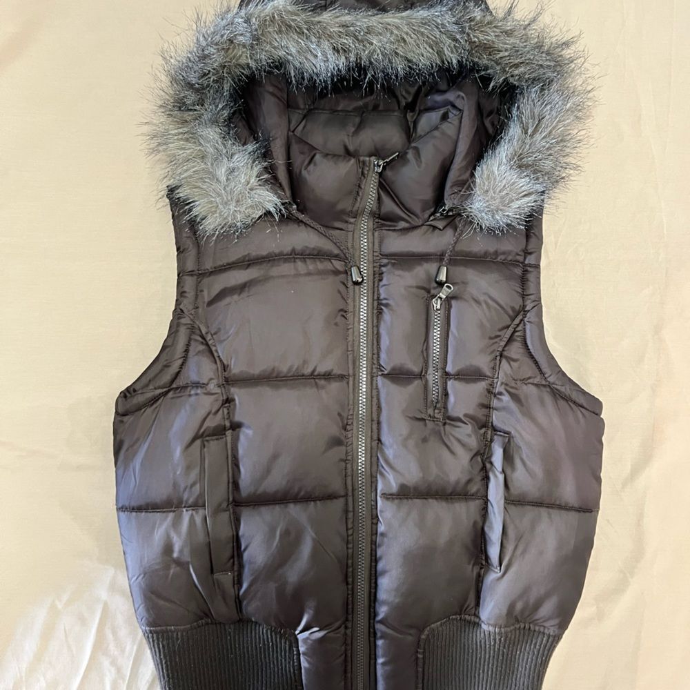 Blue Axes dark brown vest size medium.